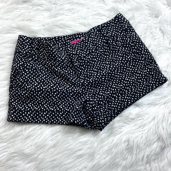 Alice + Olivia Pants - Alice + Olivia Geo Print Shorts 10 Black White